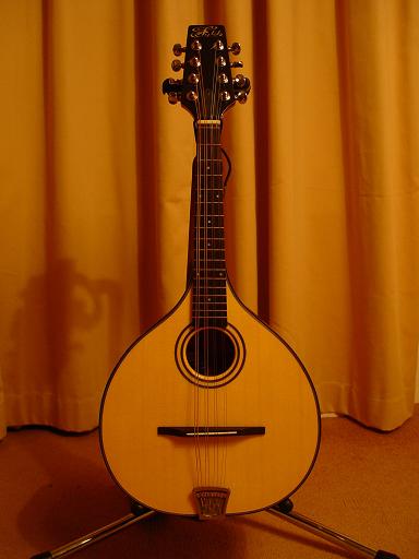 Fylde 
				mandolin.